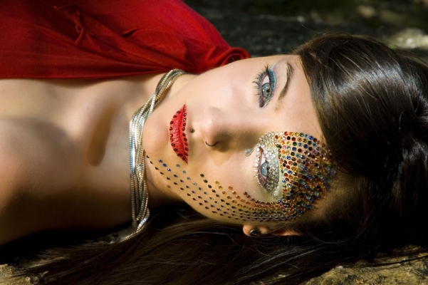 Maquillaje de Fantasia – Arco Iris (Maquillaje: Iratxe Irizar / Fotografia: Oscar Andres)