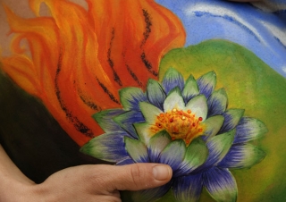 Body Paintong – Embarazada – flor de loto (Maquillaje y Fotografia: Iratxe Irizar)