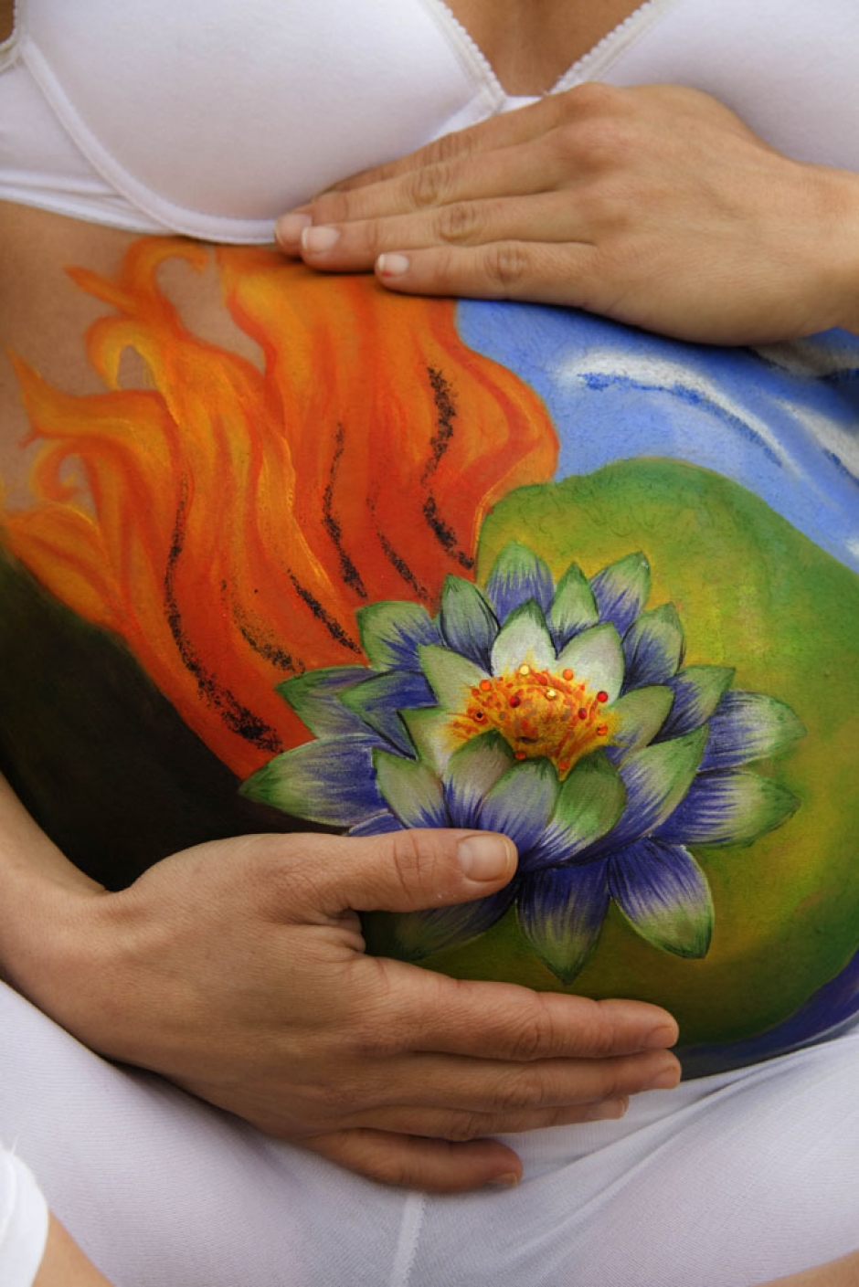 Body Paintong – Embarazada – flor de loto (Maquillaje y Fotografia: Iratxe Irizar)