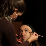 Maquillando a Mikel Bizar / Fotografia: Gontzal Garate