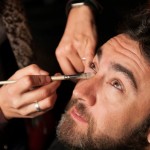 Maquillando a Gorka Bizar / Fotografia: Gontzal Garate